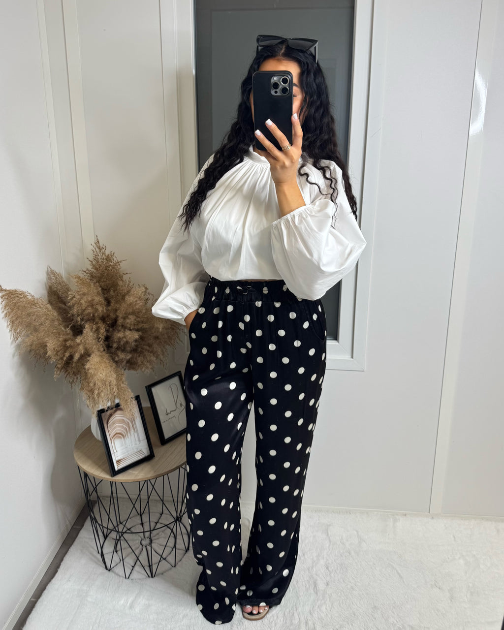 Pantalon satiné pois noir