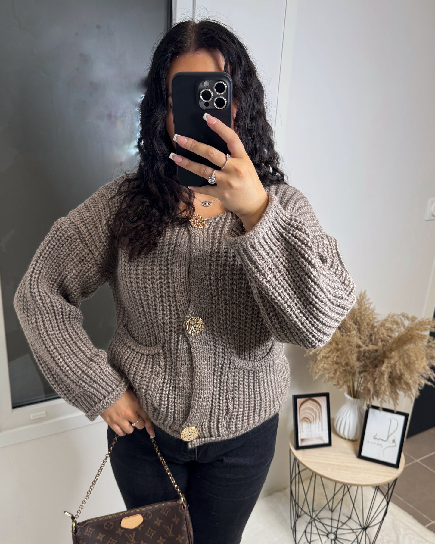 Pull à bouton taupe